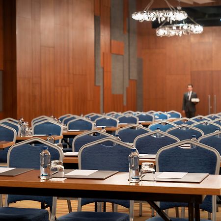 Radisson Blu Hotel Istanbul Asia Kültér fotó The conference room of the European University