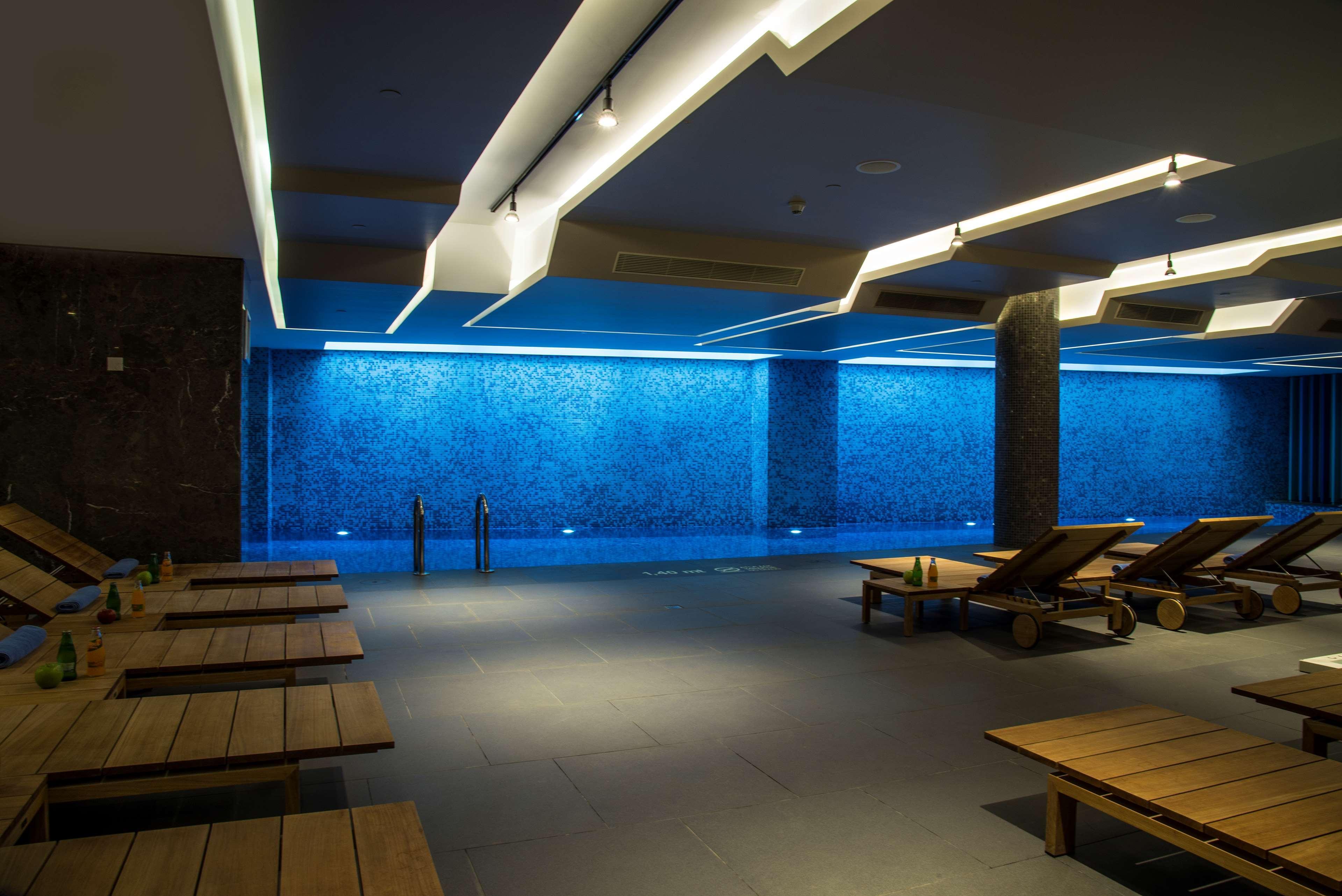 Radisson Blu Hotel Istanbul Asia Kültér fotó The spa at The Standard East Village