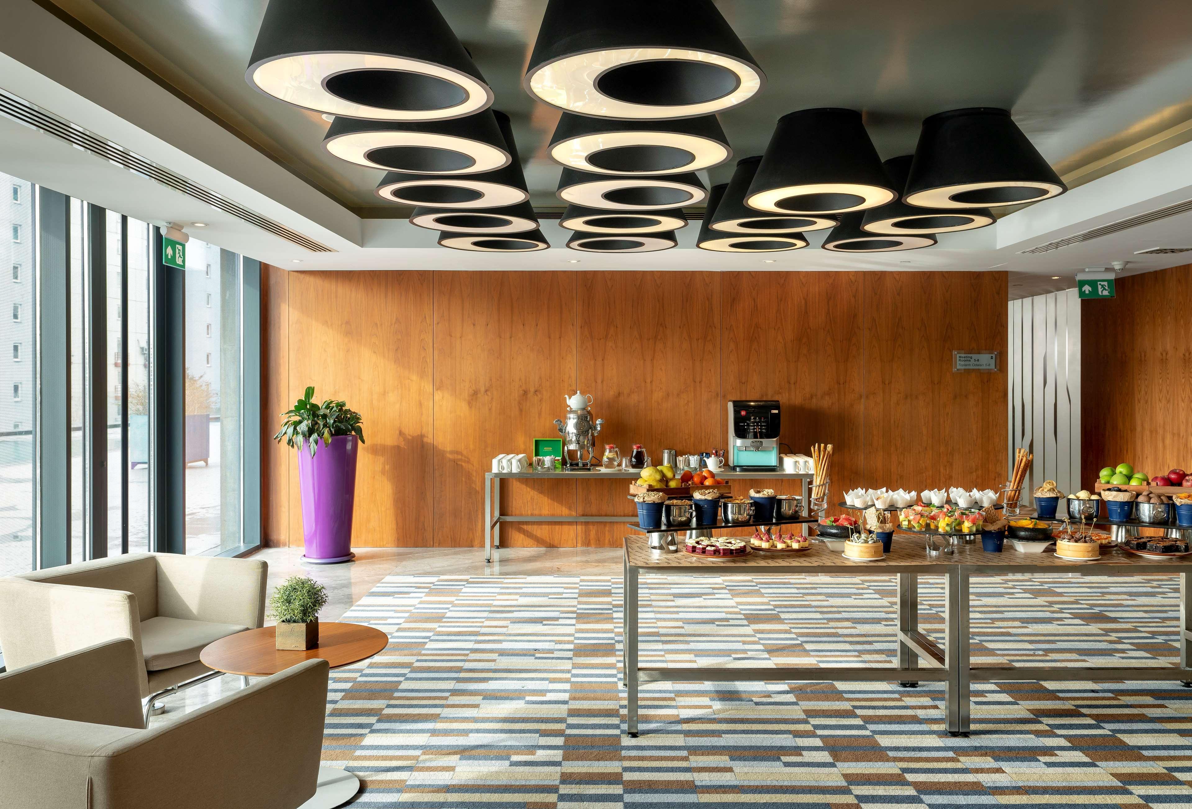 Radisson Blu Hotel Istanbul Asia Kültér fotó The lounge at the airport