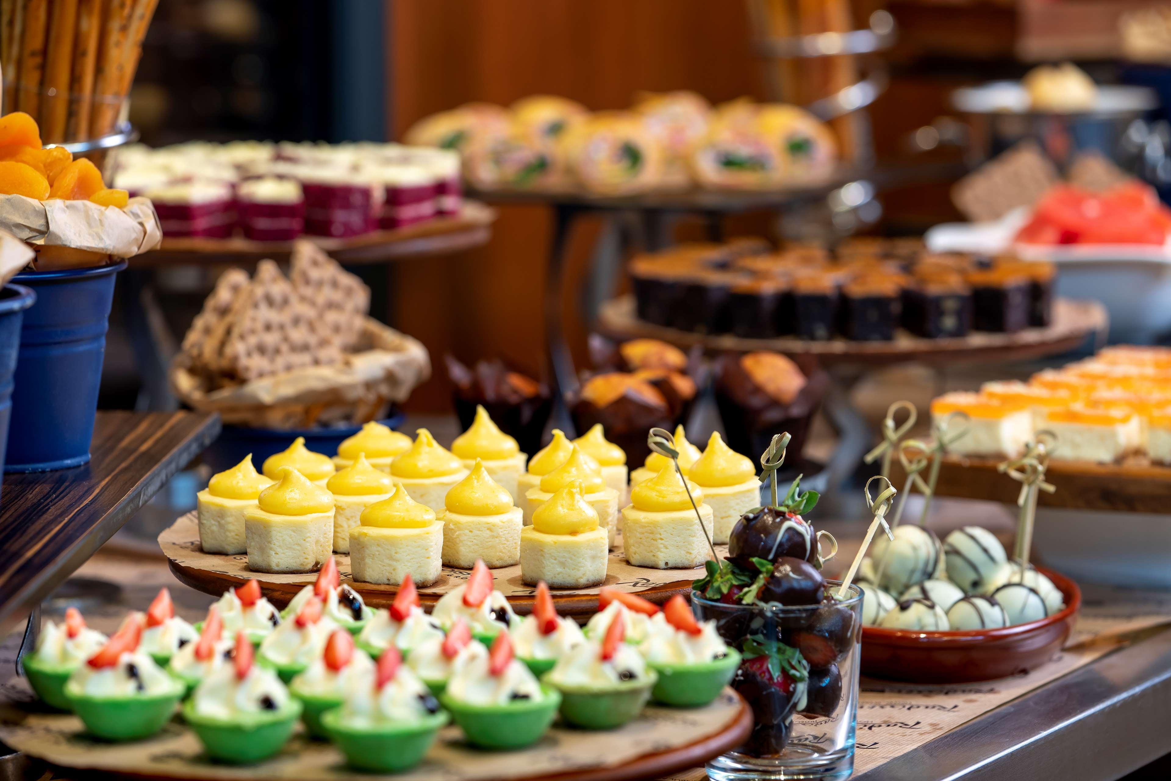 Radisson Blu Hotel Istanbul Asia Kültér fotó A selection of desserts