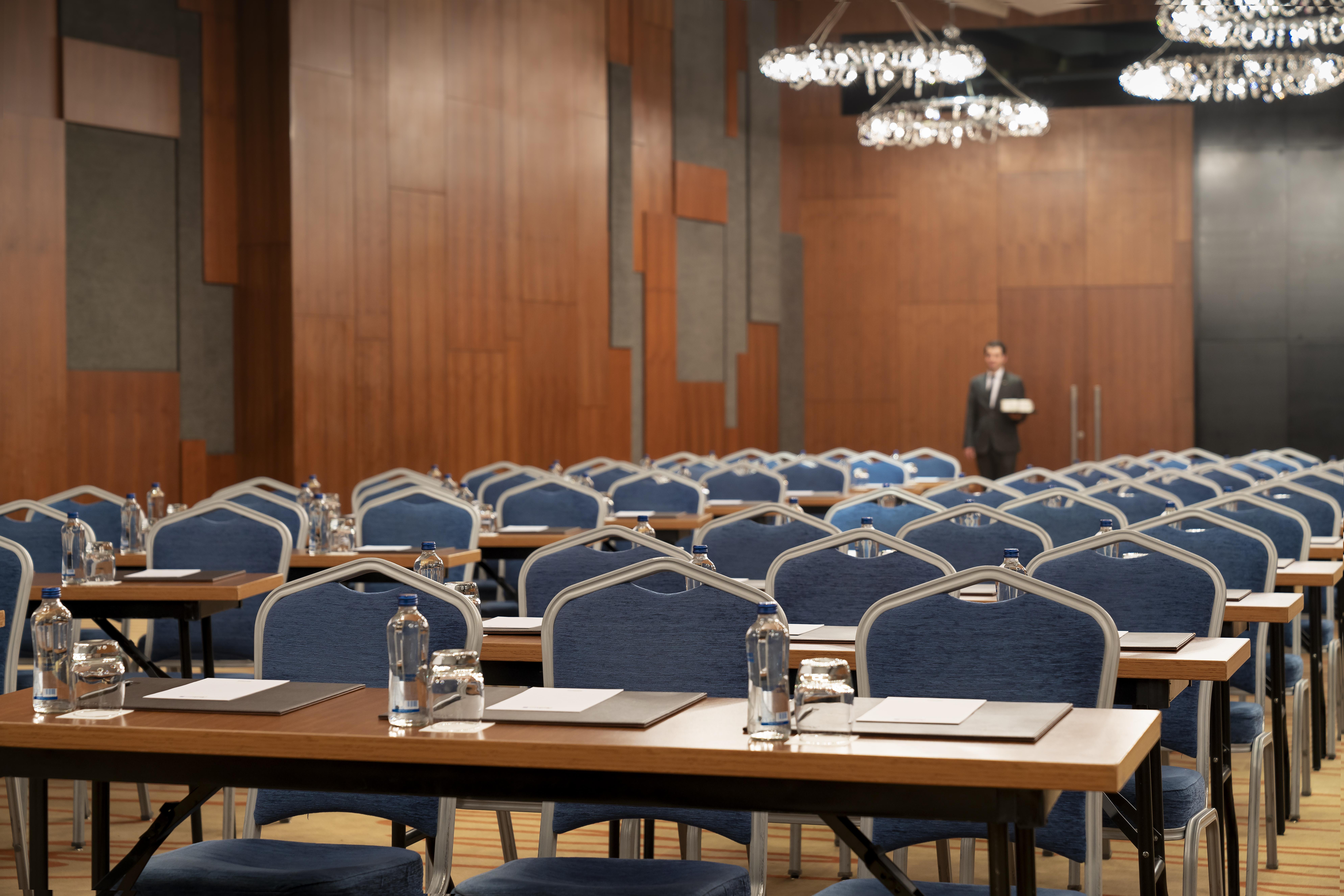 Radisson Blu Hotel Istanbul Asia Kültér fotó The conference room of the European University