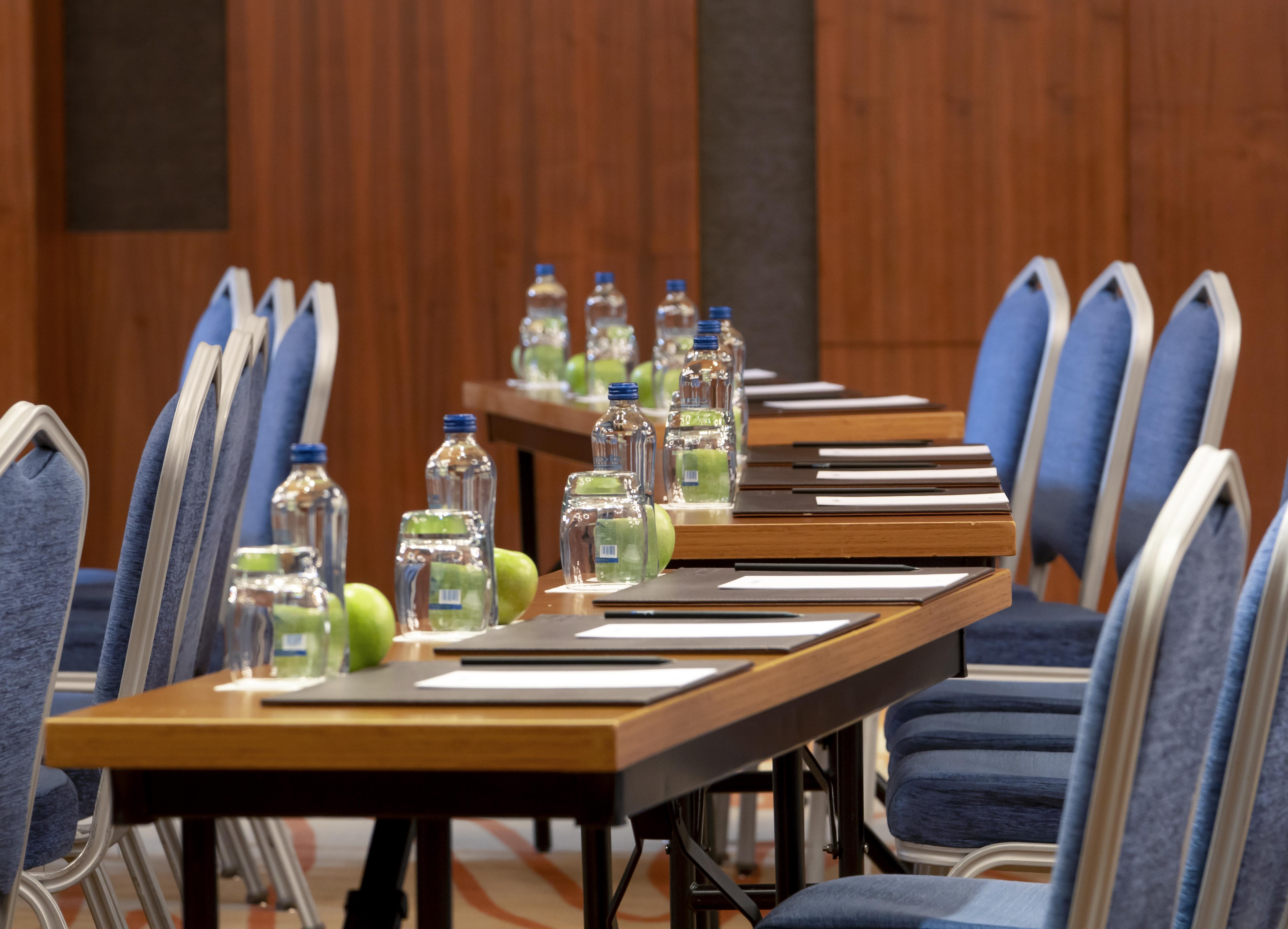 Radisson Blu Hotel Istanbul Asia Kültér fotó A meeting room