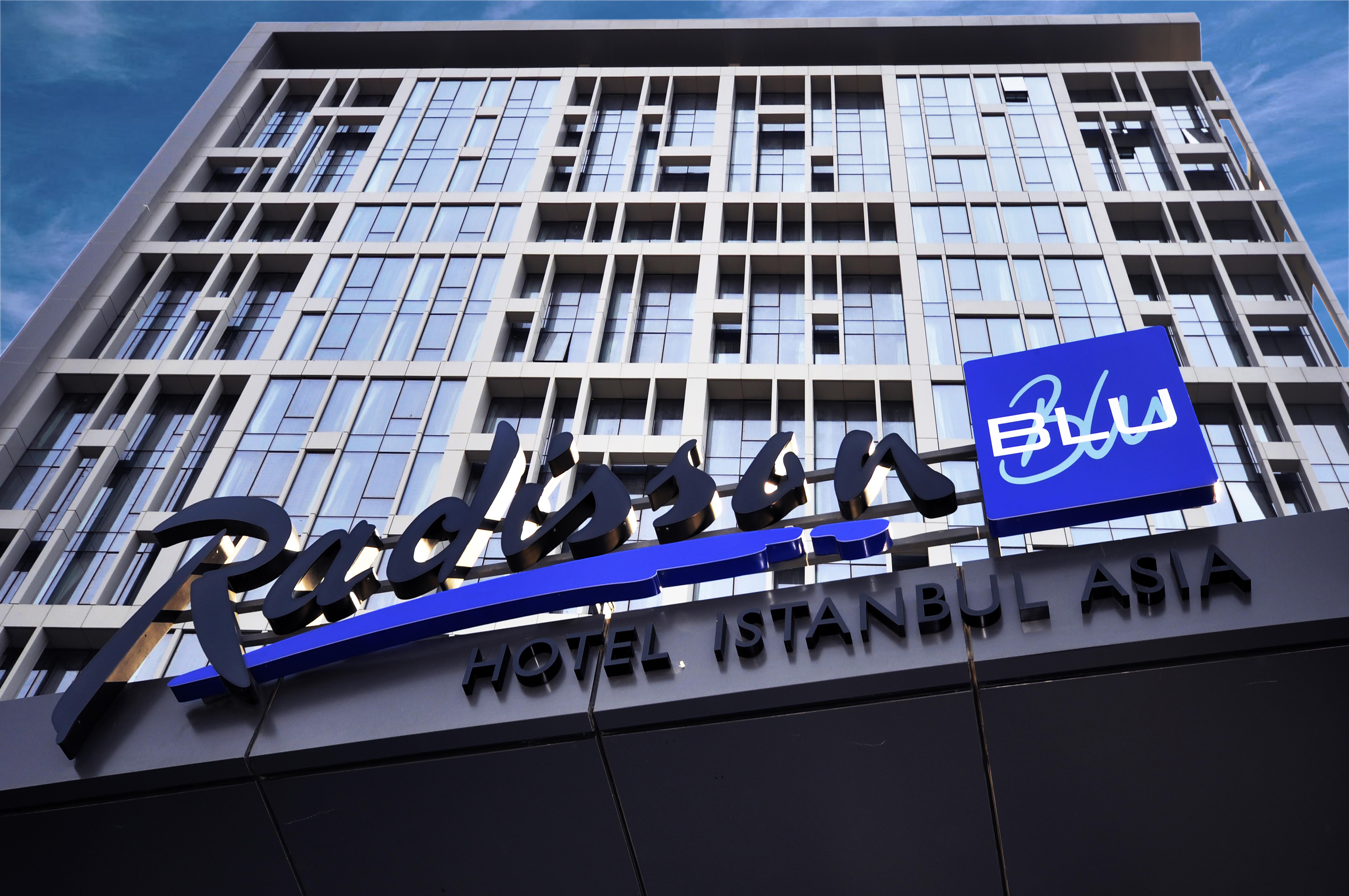 Radisson Blu Hotel Istanbul Asia Kültér fotó Estrella Damm headquarters in Barcelona