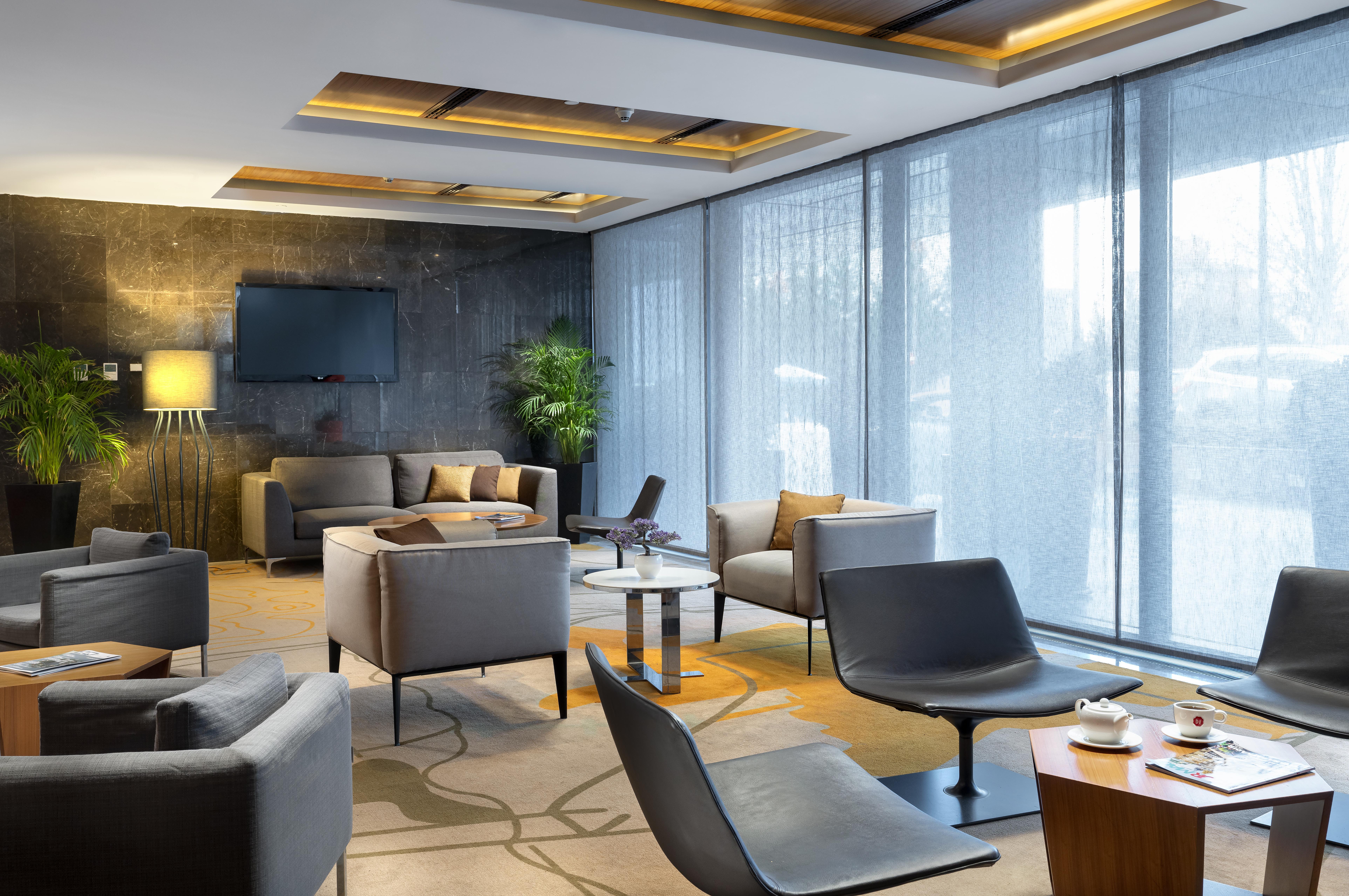 Radisson Blu Hotel Istanbul Asia Kültér fotó The lounge at the airport